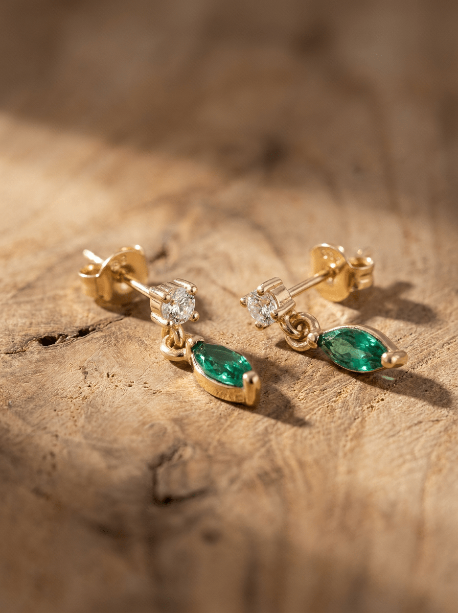 Boucles d’Oreilles Pixie – Zircons Verts & Blancs, Plaqué Or - Joia Bijou